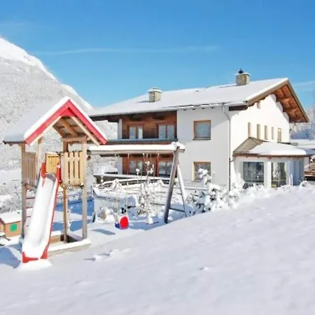 Apartment In Pitztal With Mountain Views * 阿泽皮茨陶